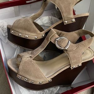 Breckelle’s Leslie Heels